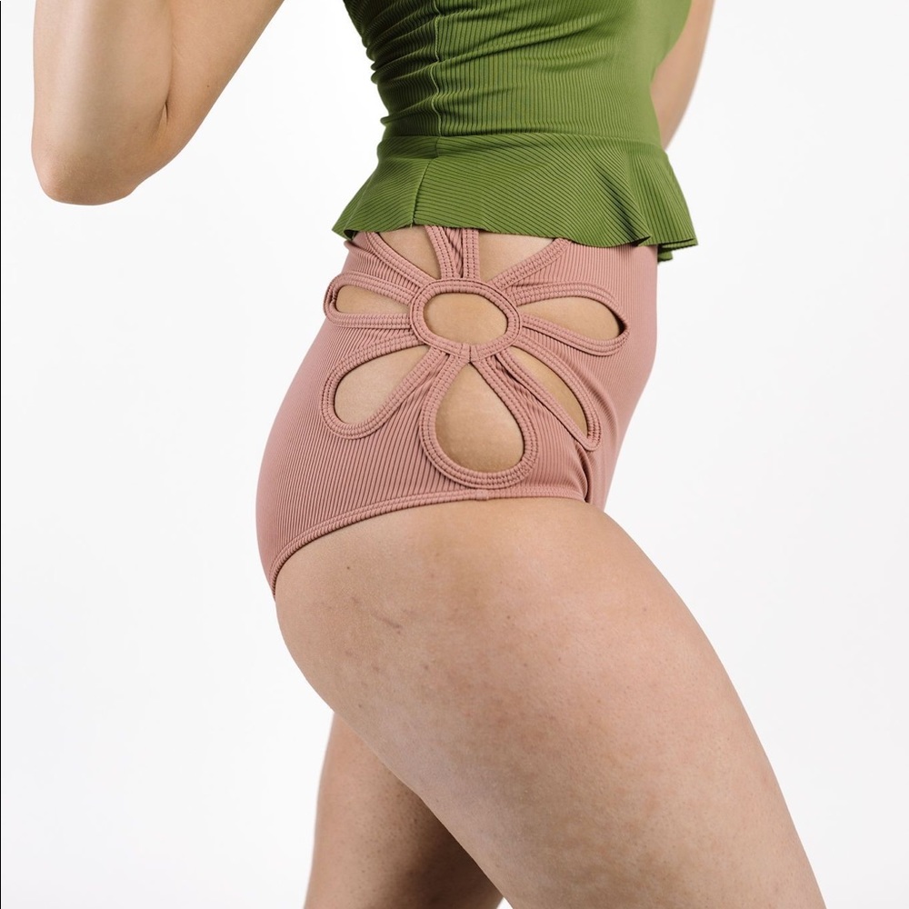 ***ISO*** Kortni Jeane dusty rose S bottoms